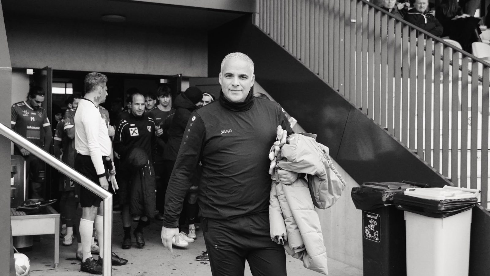 Rico, Trainer und Gründer der Tormannschule, auf dem Platz