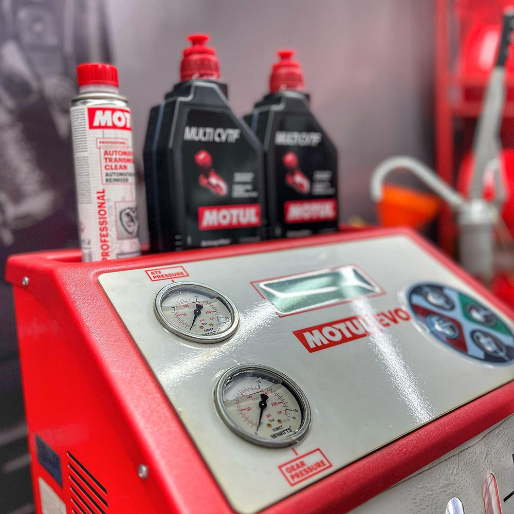 Motul-Evo-Getriebespülgerät in der Offroad Werkstatt