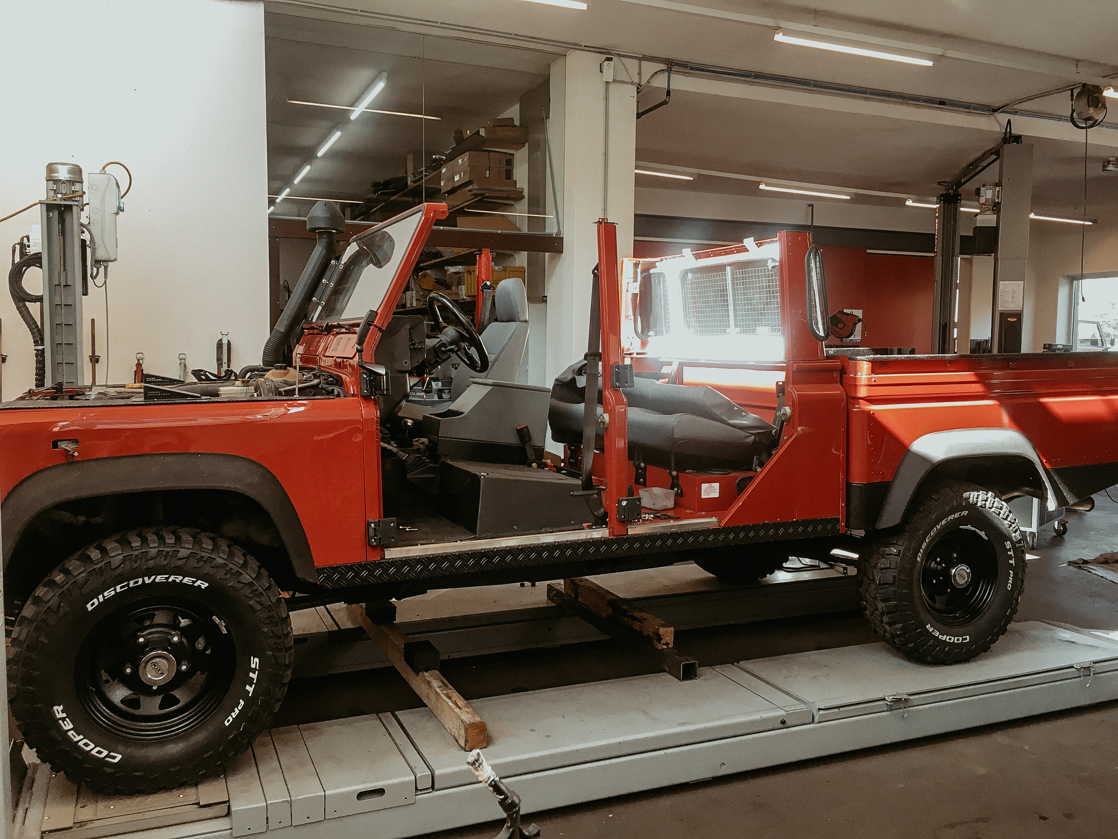 Defender 130 Umbau am Defender 130 Td5 Pickup — Arbeitsschritt 10 von 15
