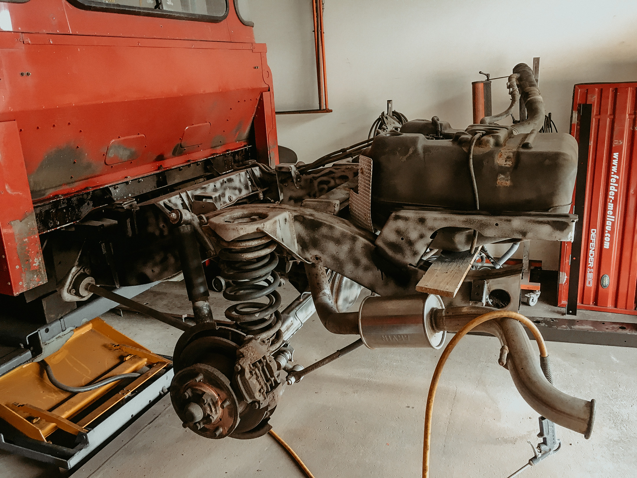 Defender 130 Umbau am Defender 130 Td5 Pickup — Arbeitsschritt 3 von 15