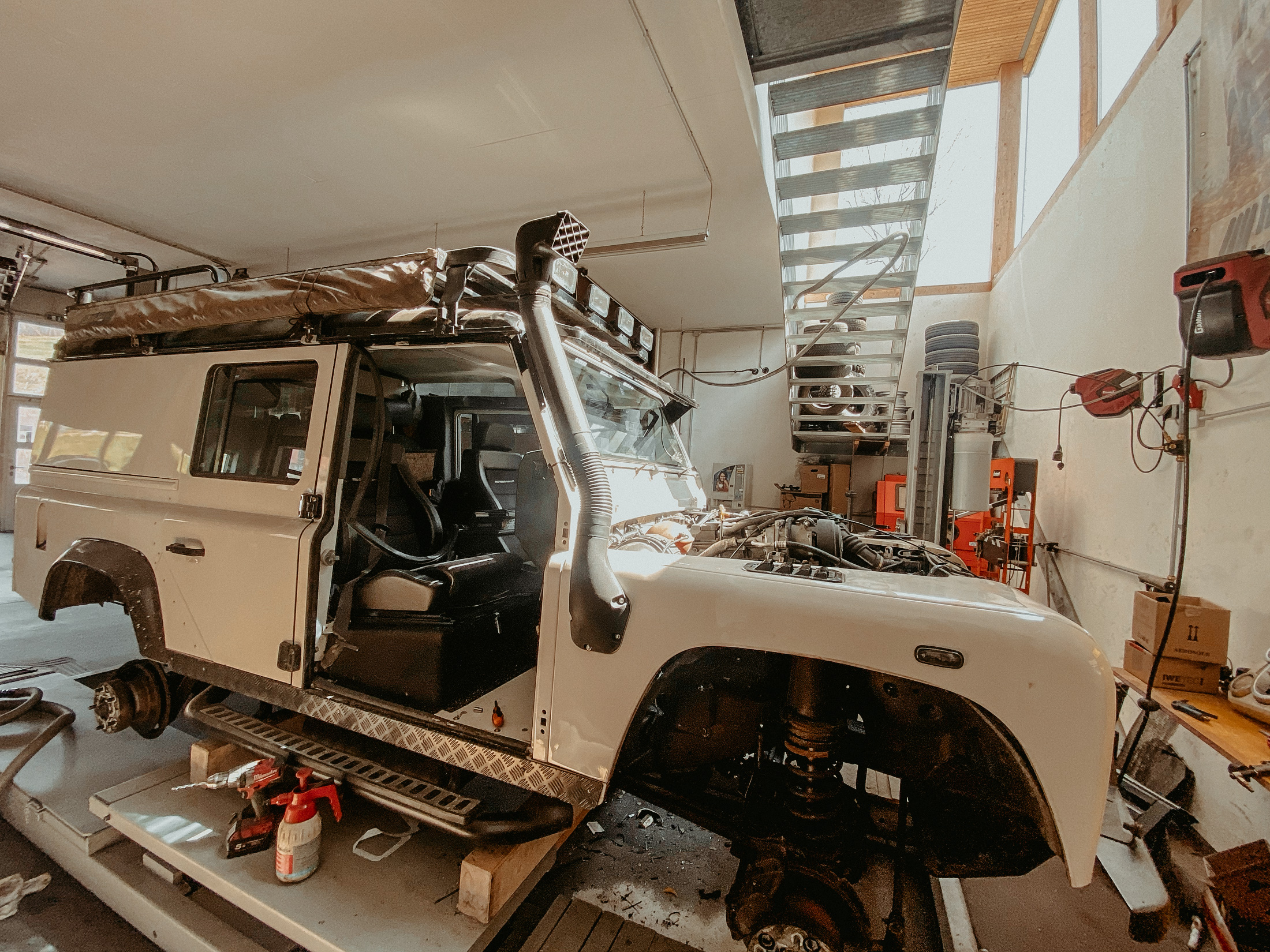 Bulkhead ersetzen am Defender 110 Td4 — Arbeitsschritt 10 von 13