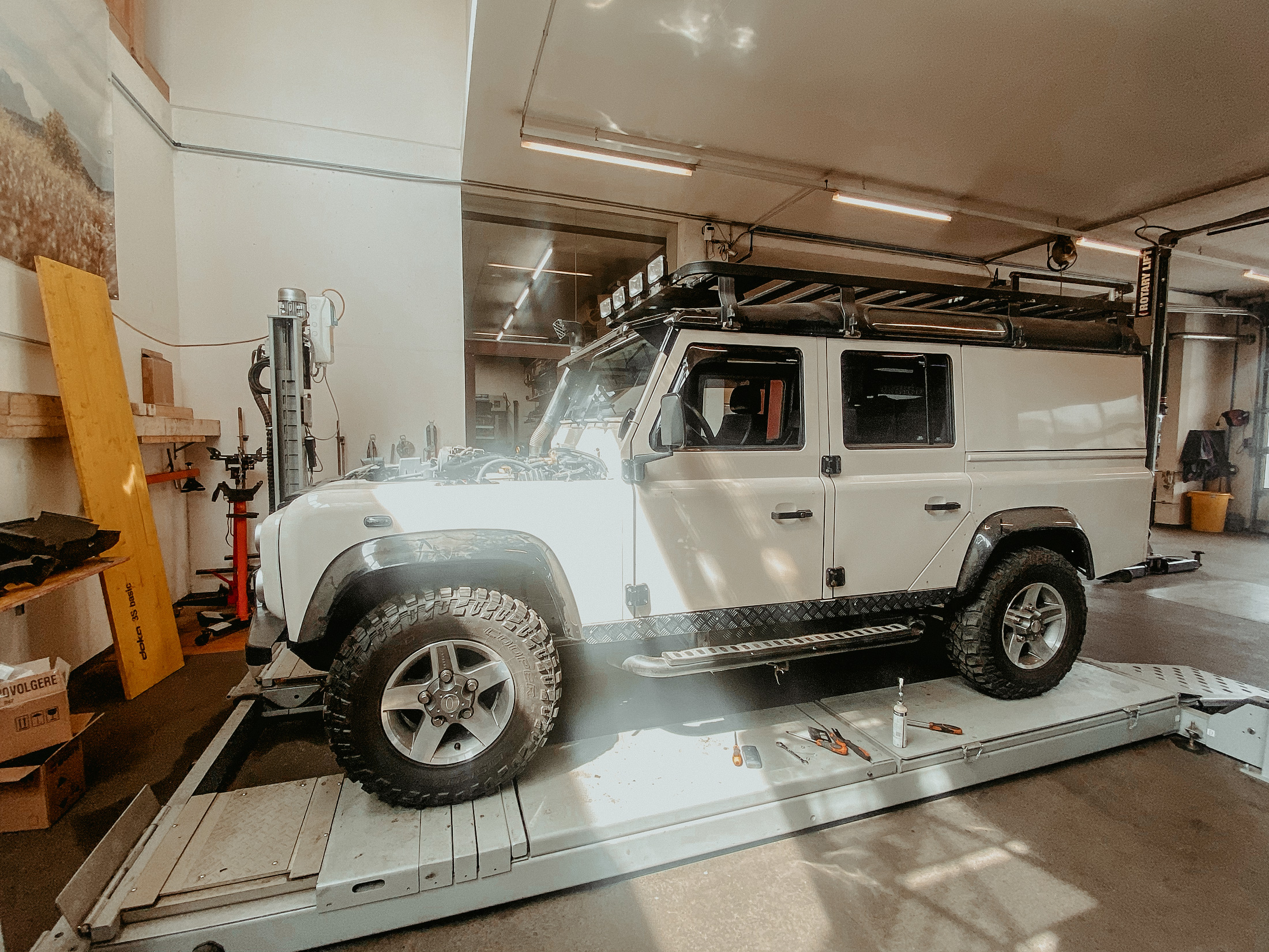 Bulkhead ersetzen am Defender 110 Td4 — Arbeitsschritt 12 von 13