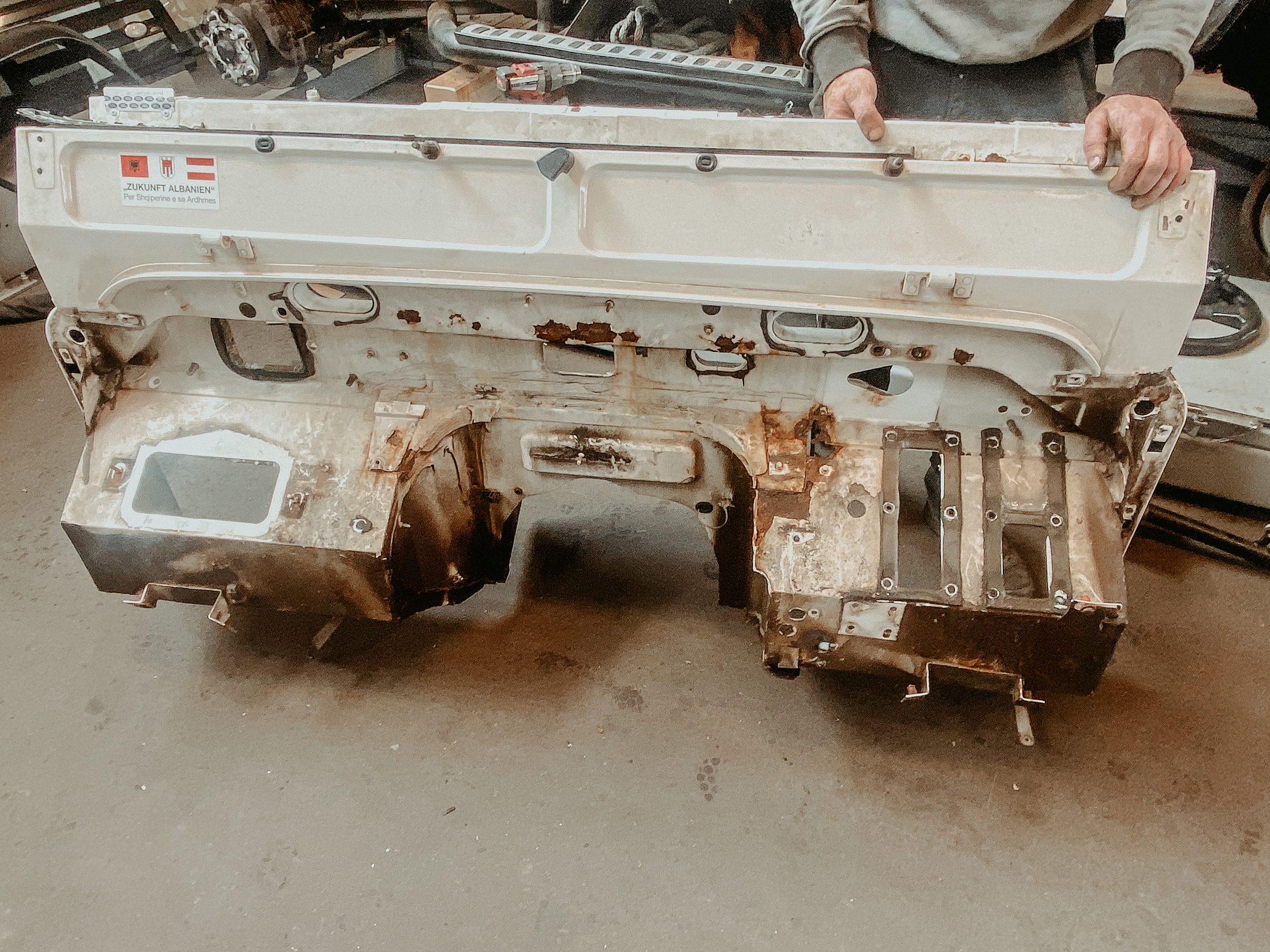 Bulkhead ersetzen am Defender 110 Td4 — Arbeitsschritt 4 von 13