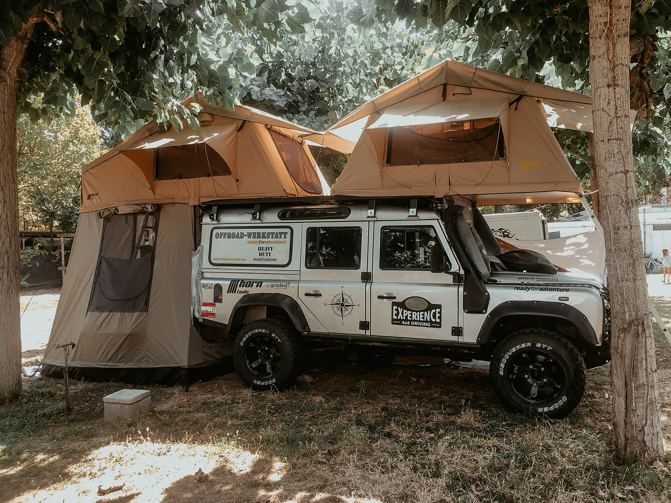 Dachcamping am Defender 110 Td5 — Arbeitsschritt 3 von 3