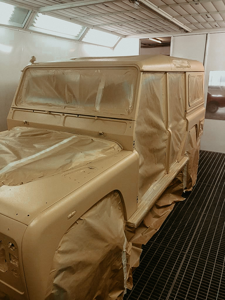 Komplettlackierung am Defender 110 Td4 — Arbeitsschritt 3 von 9