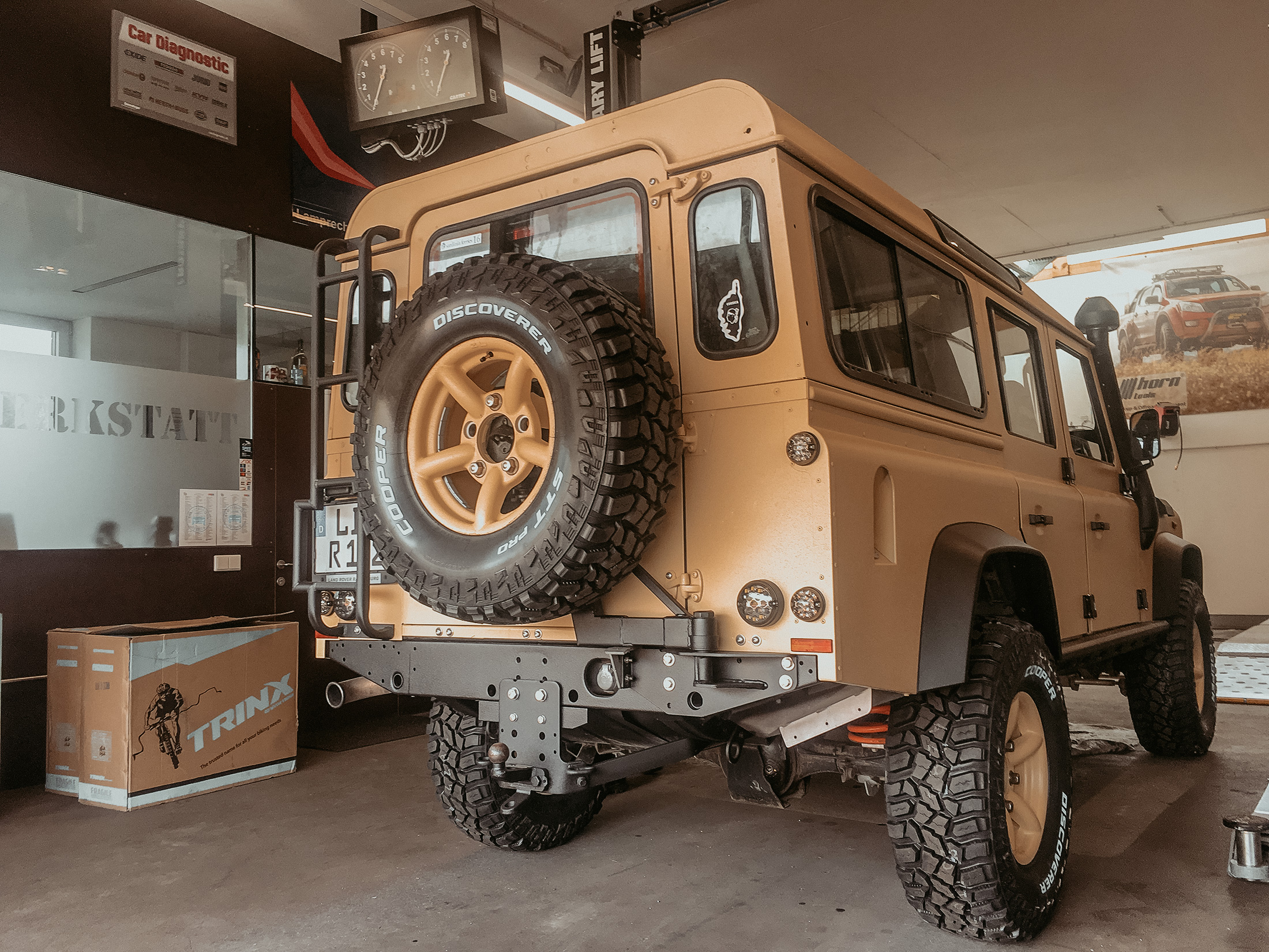 Komplettlackierung am Defender 110 Td4 — Arbeitsschritt 4 von 9