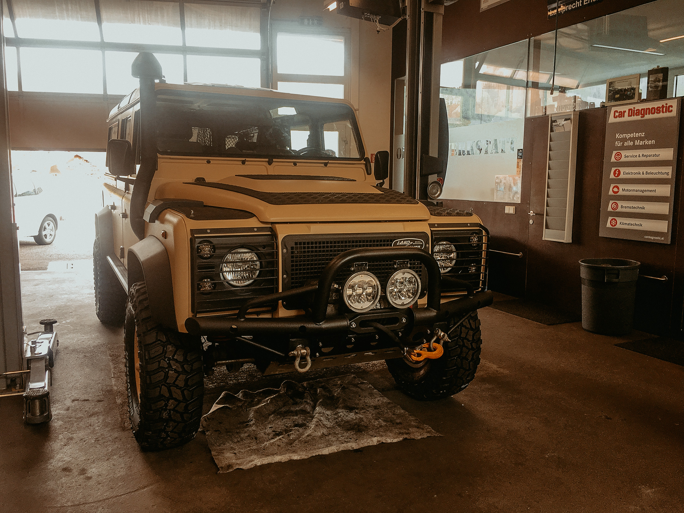 Komplettlackierung am Defender 110 Td4 — Arbeitsschritt 6 von 9