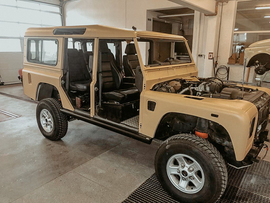 Komplettlackierung am Defender 110 Td4 — Arbeitsschritt 7 von 9