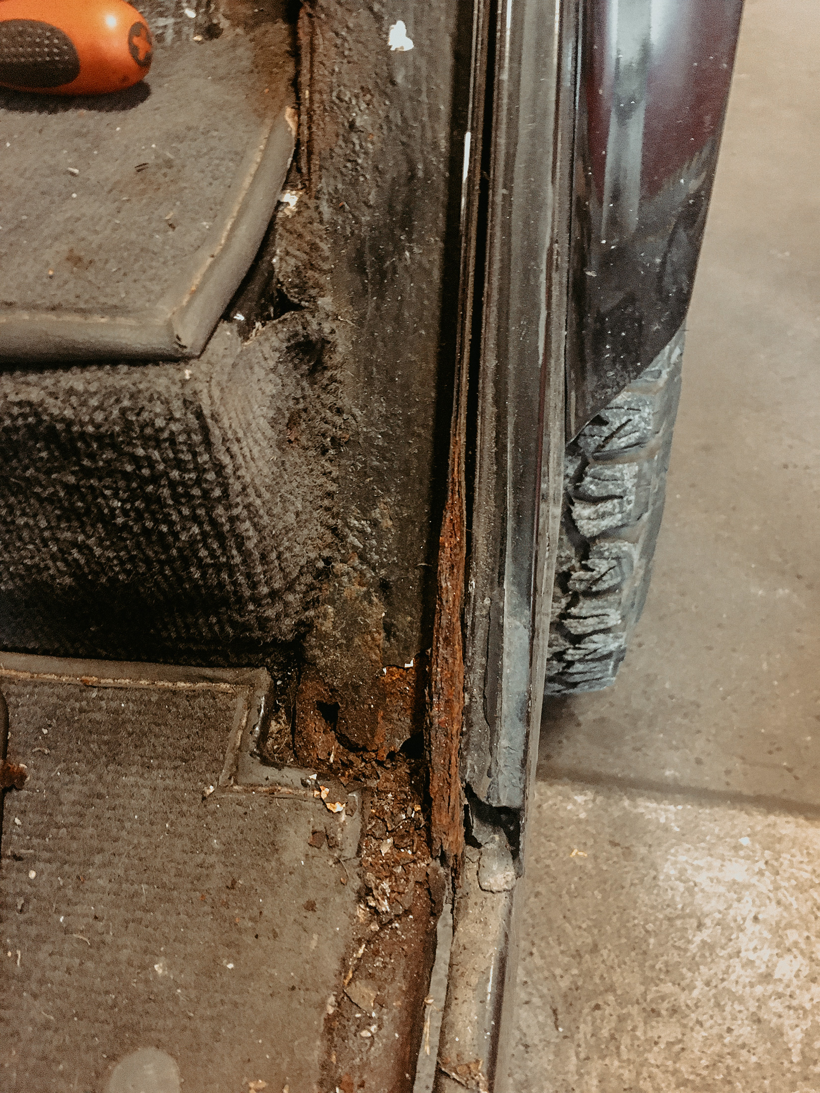 Rostbehandlung am Defender 110 Td5 — Arbeitsschritt 3 von 16