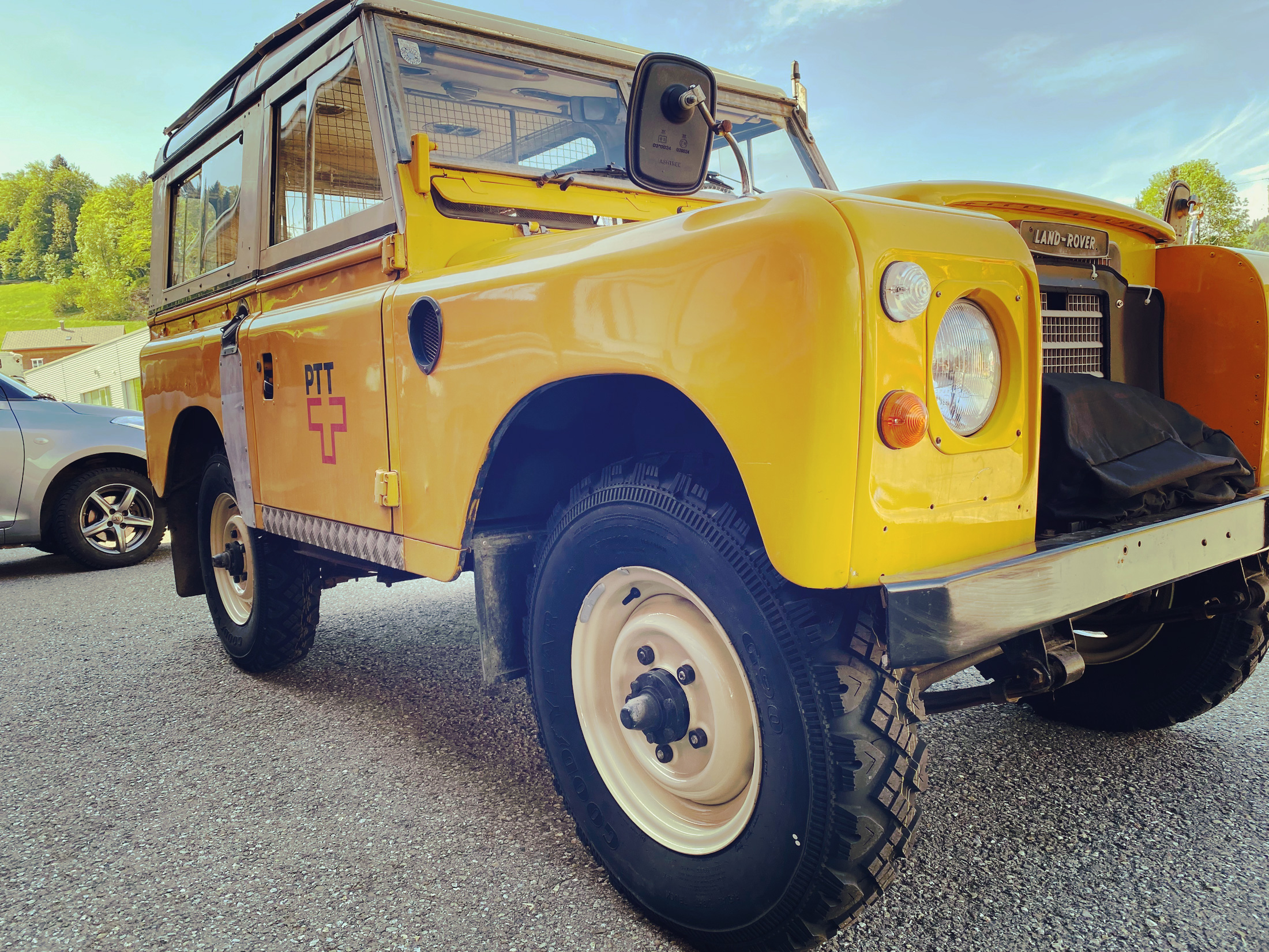 Seilwinden-Einbau an einem Land Rover Serie III 88