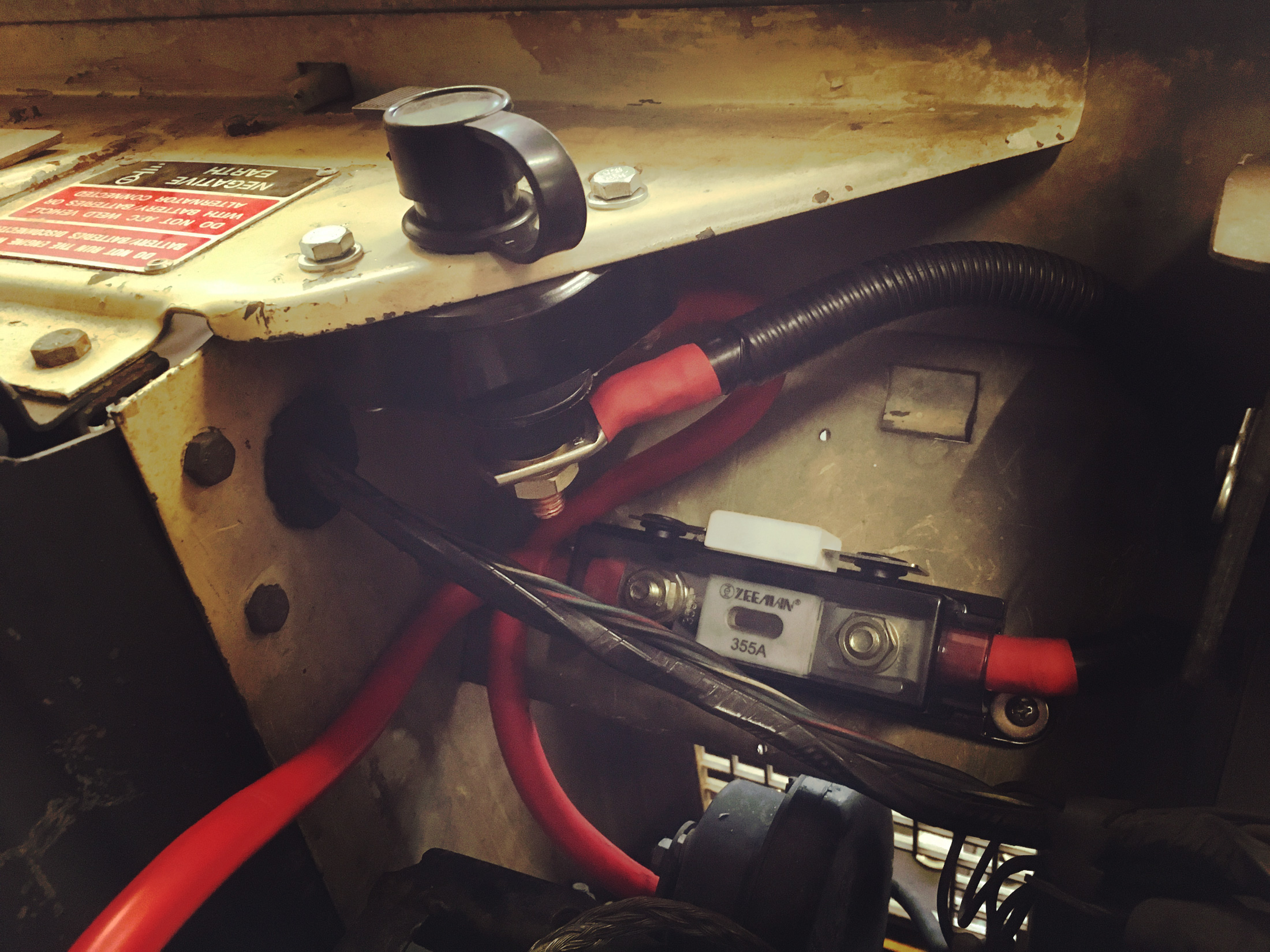 Seilwinde Einbau am Land Rover Serie III 88 — Arbeitsschritt 3 von 4