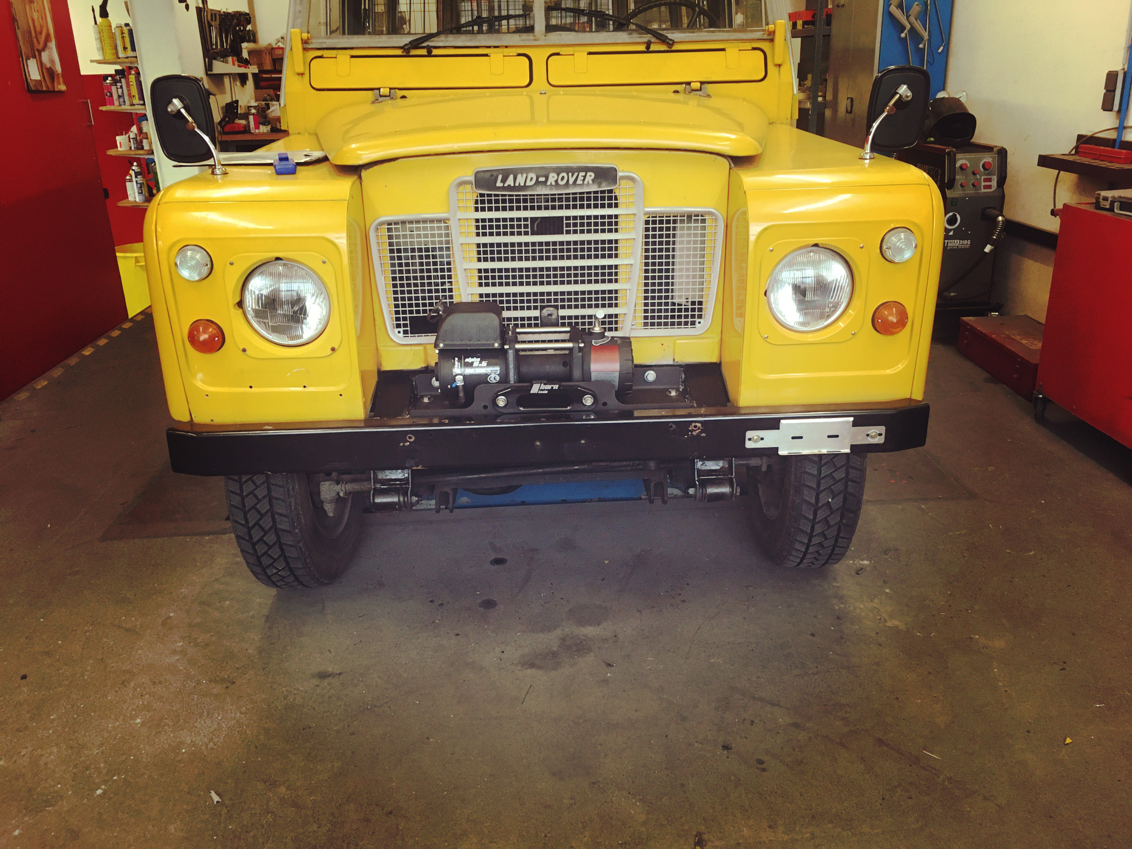 Seilwinde Einbau am Land Rover Serie III 88 — Arbeitsschritt 4 von 4